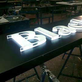 Rótulos Luminosos Luce, S.L. rótulos luminosos 4