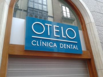 Rótulos Luminosos Luce, S.L. aviso clínica dental